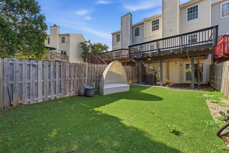 Building Photo - 10703 Campus Way S