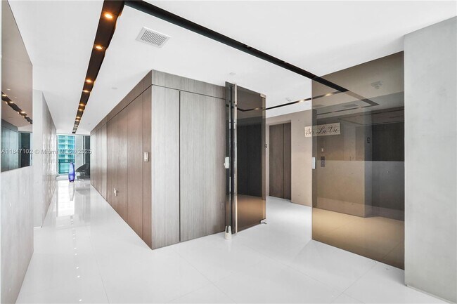 Building Photo - 3535 S Ocean Dr