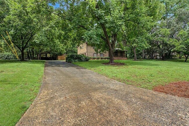 Building Photo - 2985 Fredrick Dr