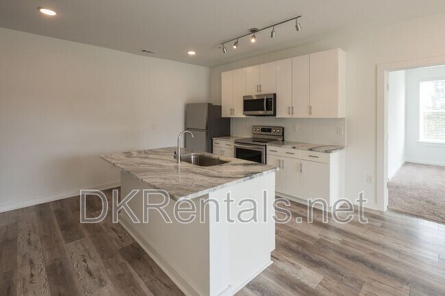 Building Photo - 525 Parkway Dr NE
