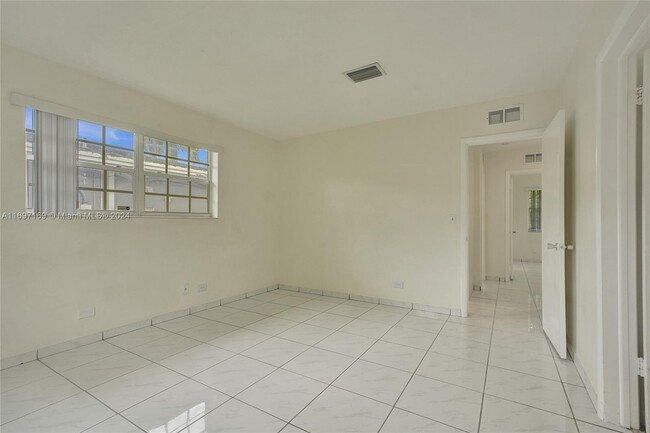 Building Photo - 13935 S Biscayne River Dr