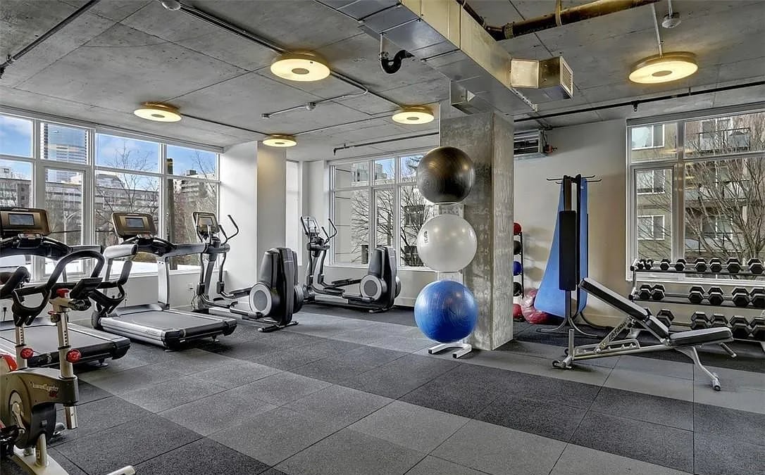 Building Photo - 1321 Seneca St