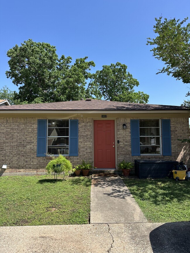 Building Photo - 1402 Gramma Ct