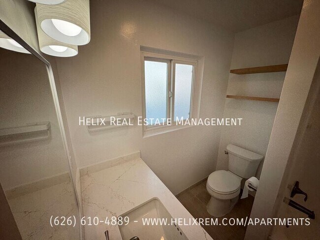 Building Photo - 801 E 1st St