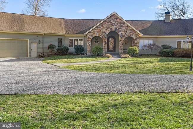 Building Photo - 3535 Meadow Rd