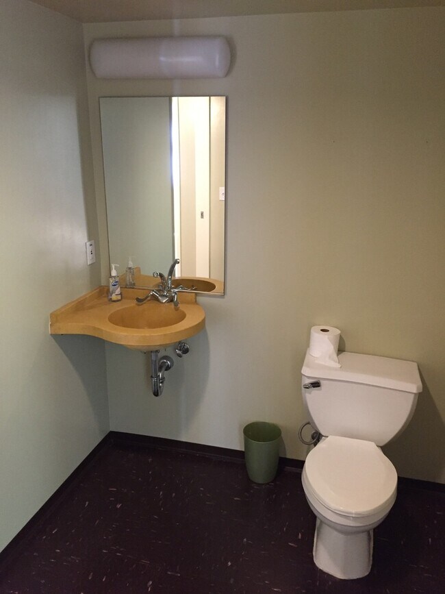 Building Photo - Highly sought after live/work space for le...