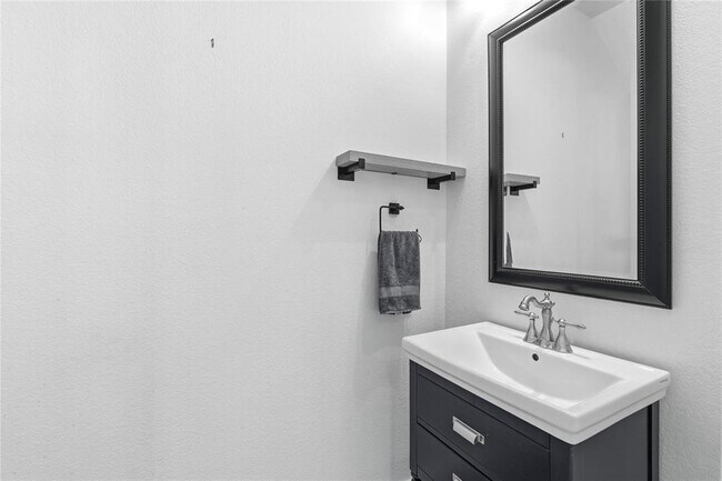 Building Photo - 2610 Hidalgo St
