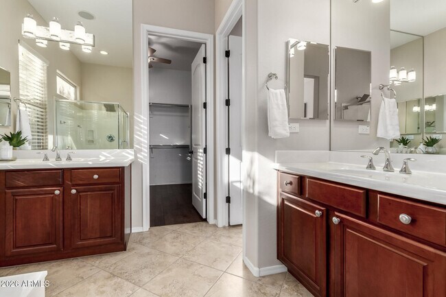 Building Photo - 12725 W Dale Ln