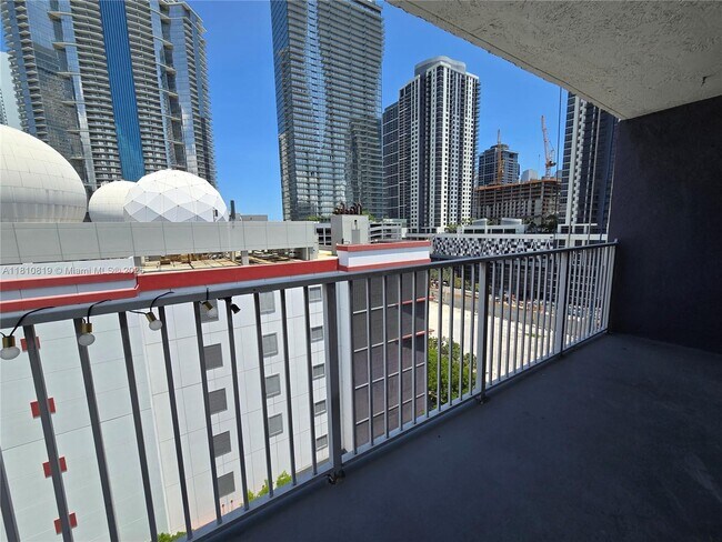Building Photo - 800 N Miami Ave