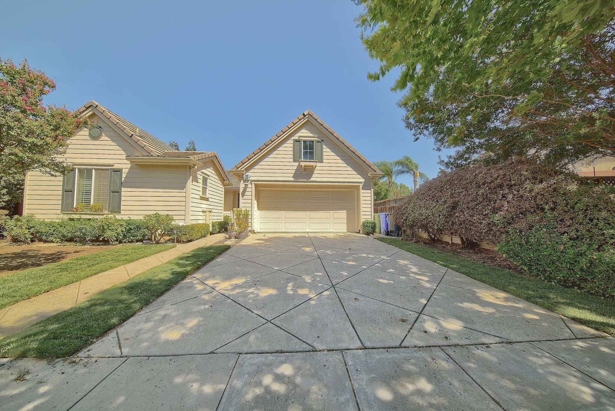 Building Photo - 590 Historic St