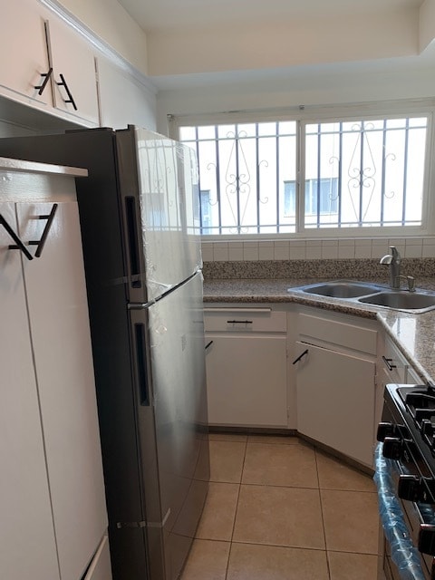 Apt 2: Kitchen (1) - 608 N Hayworth Ave