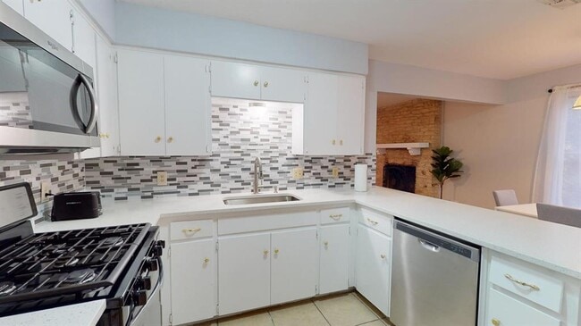 Building Photo - 7611 Lunar Dr