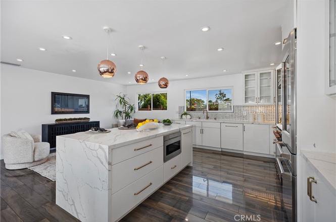 Building Photo - 496 E 16th St