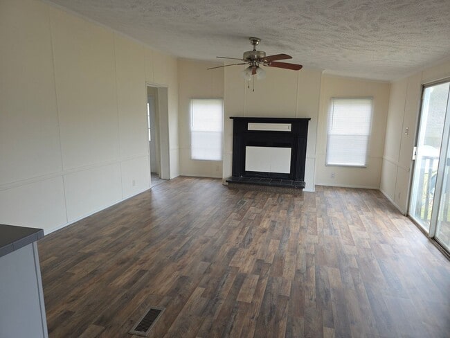 Building Photo - BOWMAN