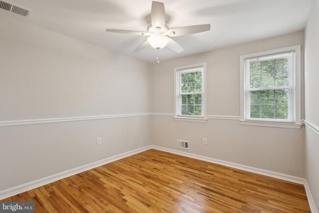 Building Photo - 1204 Fox Run Pl