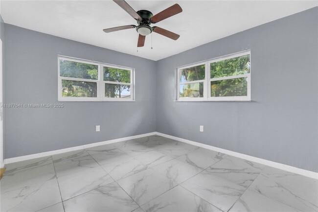 Building Photo - 5807 SW 27th St