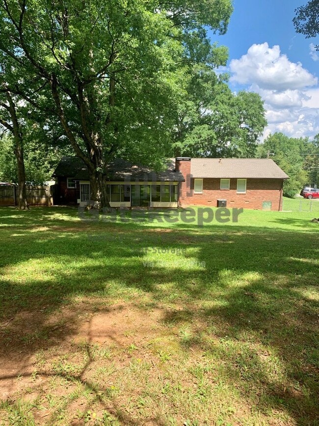 Building Photo - 216 Ginger Cake Rd