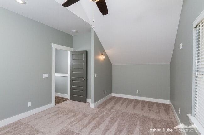 Building Photo - Pre-Leasing Modern Style Home Minutes from Campus and Downtown Fayetteville