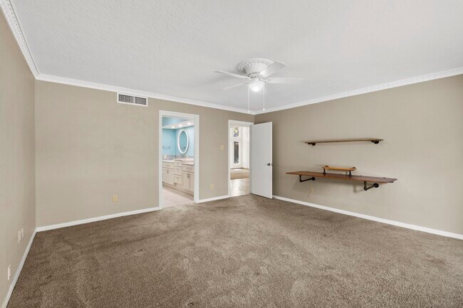 Building Photo - 3174 La Quinta Dr