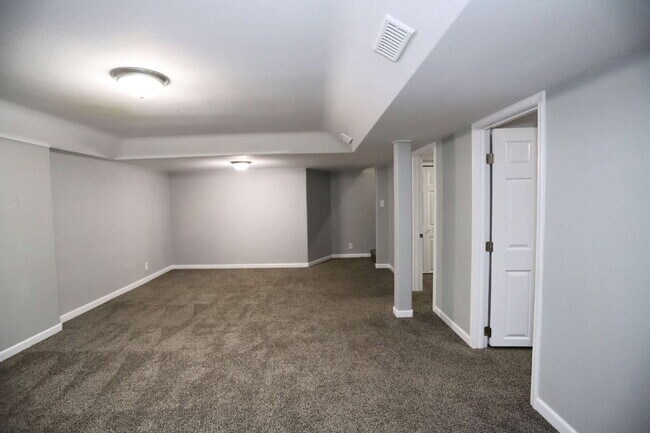 Building Photo - Spacious 5-Bed Gem with Finished Basement ...