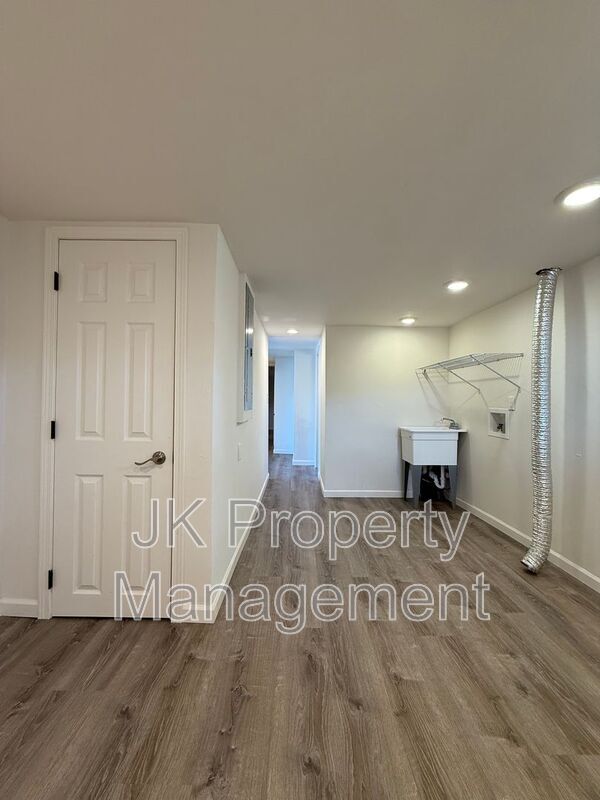 Building Photo - 105 Riverview Dr W