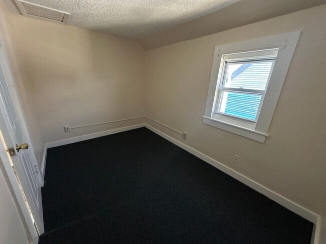 Building Photo - 144 Intervale Ave
