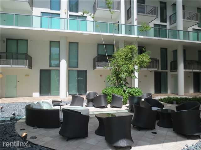 Building Photo - 2 br, 2.5 bath Condo - 6000 Collins Ave To...