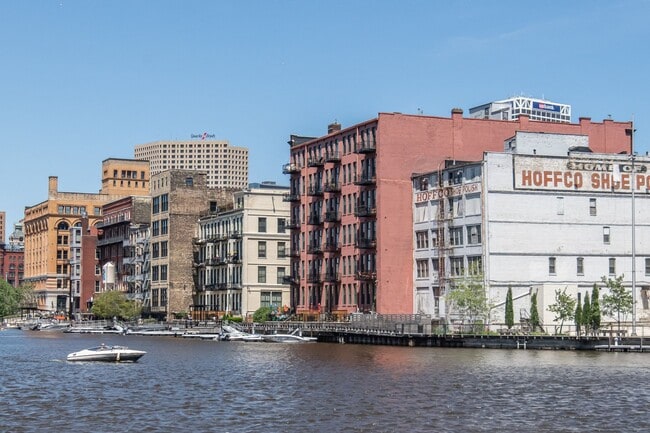 Building Photo - Modern Downtown Milwaukee Condo for Rent
