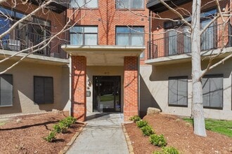 Building Photo - Stunner in Sulfur Dell