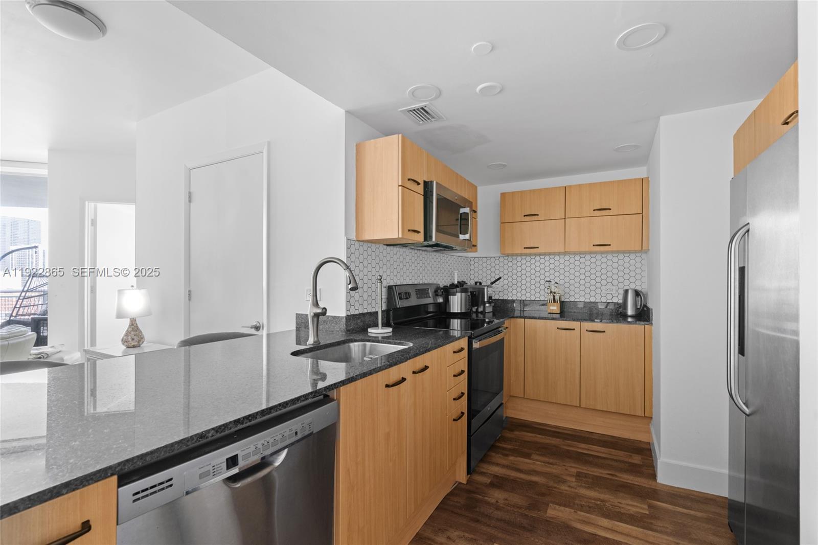 Building Photo - 350 S Miami Ave