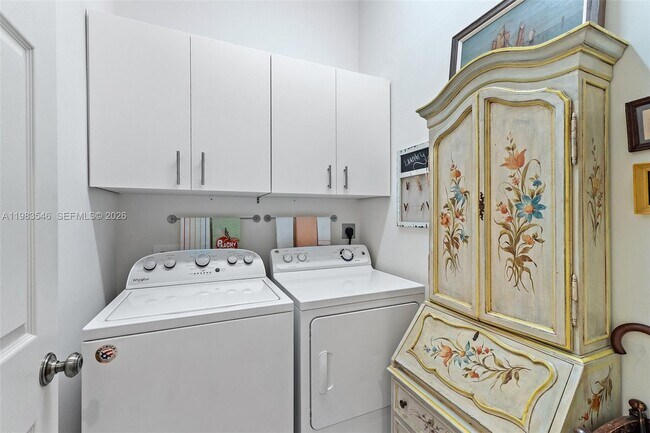 Building Photo - 1832 SW Willowbend Ln