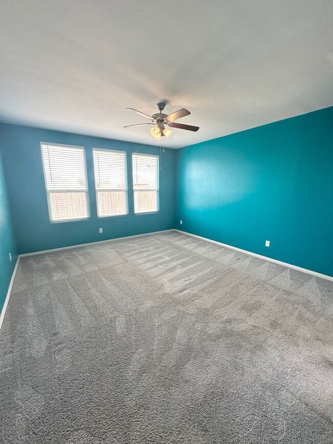 Building Photo - 4 Bed 2 Bath W/ BONUS ROOM Ready to Rent A...