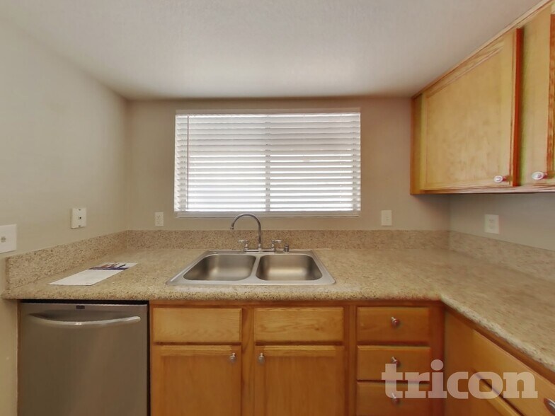 Building Photo - 949 Clipper Dr