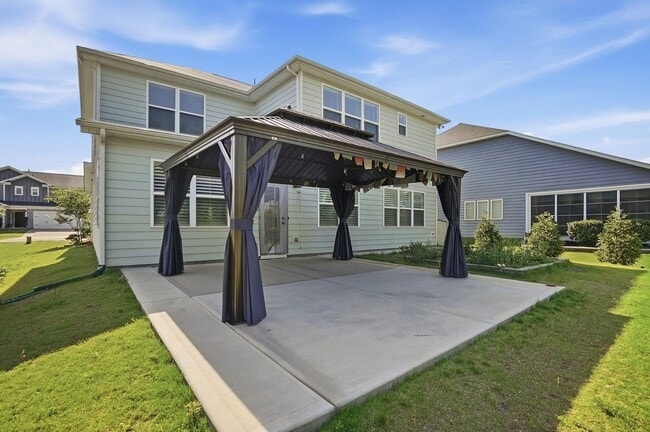 Building Photo - Stunning Home with Main-Level Bedroom, Gourmet Kitchen