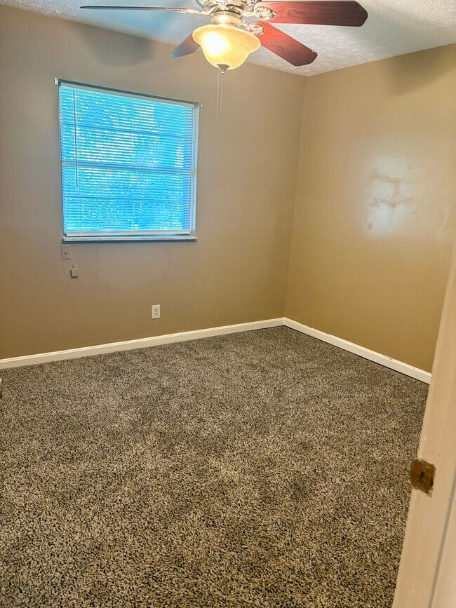 Building Photo - 3 bedroom home for rent