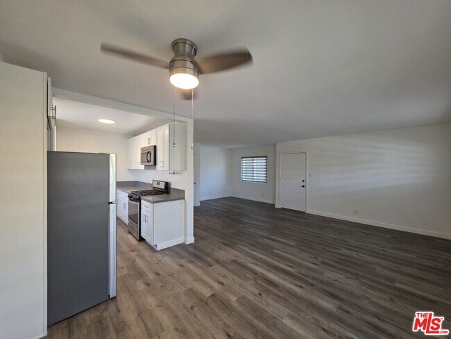 Building Photo - 10734 Palms Blvd