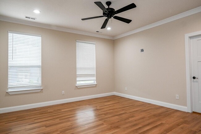 Building Photo - 1737 Arbor Hls Dr SE