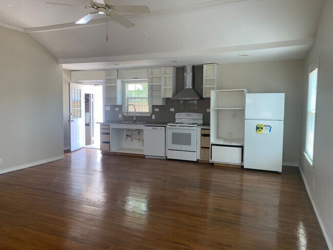 Building Photo - 2 br, 1 bath House - 4205 Avalon Street