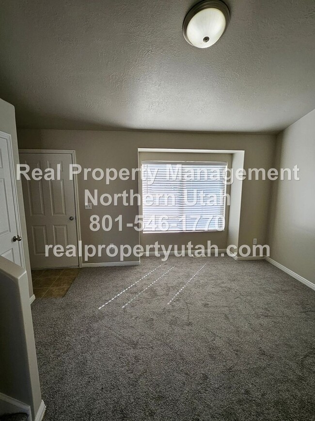 Building Photo - 4 Bedroom 3 Bath Ogden Home Available