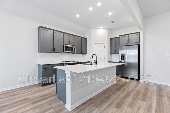 Building Photo - 200 Swinging H Ln