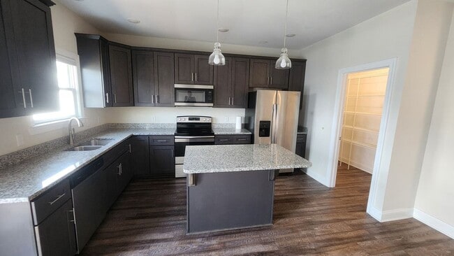 Building Photo - 2219 Deyerle Ave