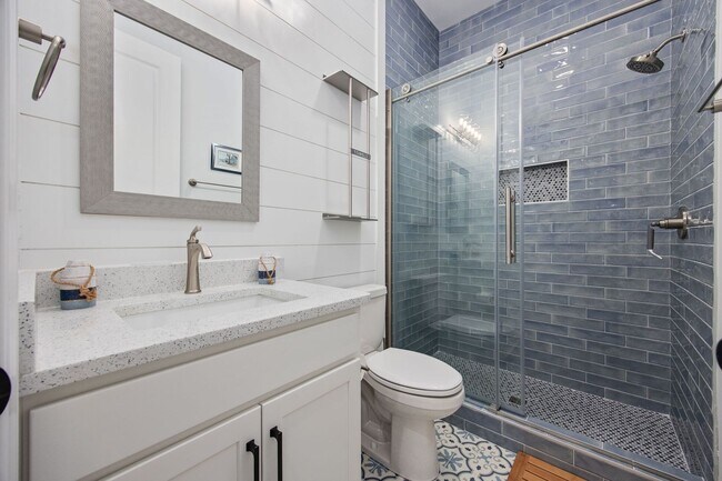 Building Photo - Gorgeous Custom Home Available for Snowbir...