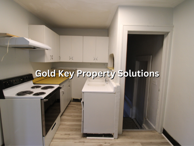 Building Photo - Spacious 2 BR 1 BA House with Central Air ...