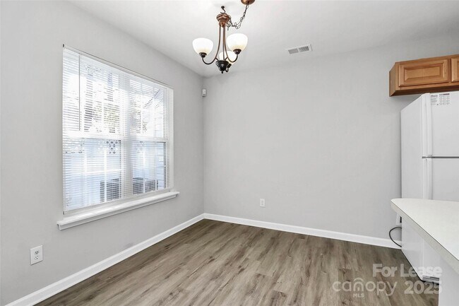 Building Photo - 11164 Saintsbury Pl