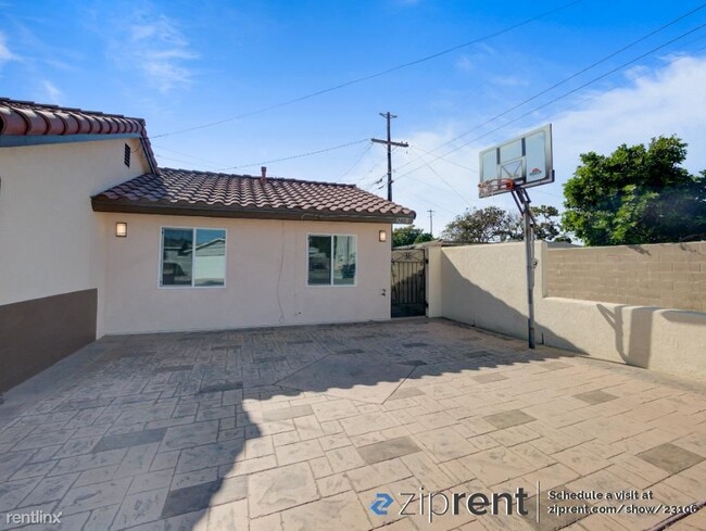 Building Photo - 1 br, 1 bath Triplex - 425 East Hermosa St...