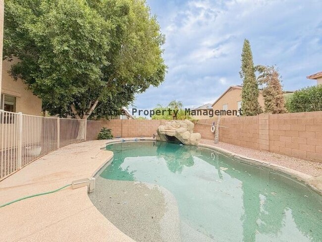 Building Photo - 17647 W Rimrock St
