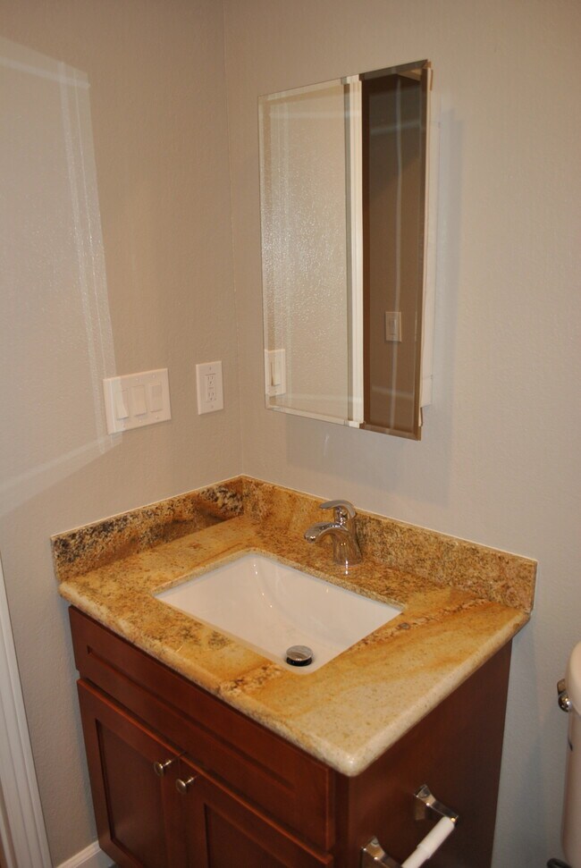 Bathroom 1 - 21385 Locust St