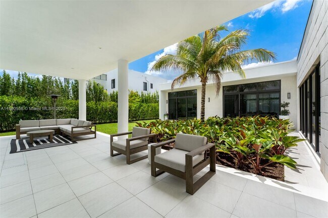 Building Photo - 16703 Botaniko Dr S
