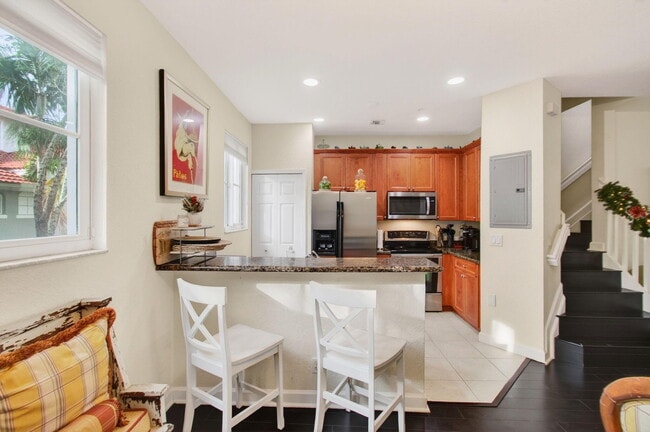 Building Photo - 321 Bayfront Dr