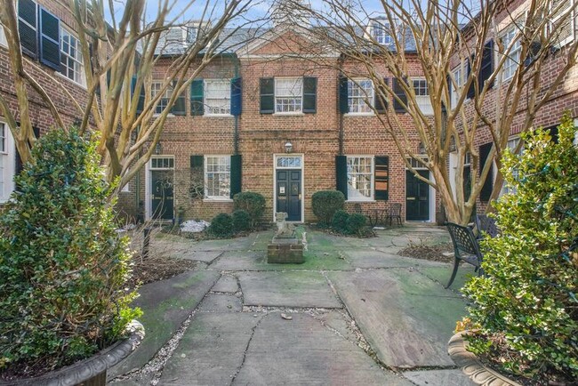 Building Photo - 1216 Sophia St